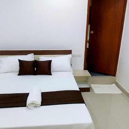Tharavad Residency Hotell Iritti Exteriör bild