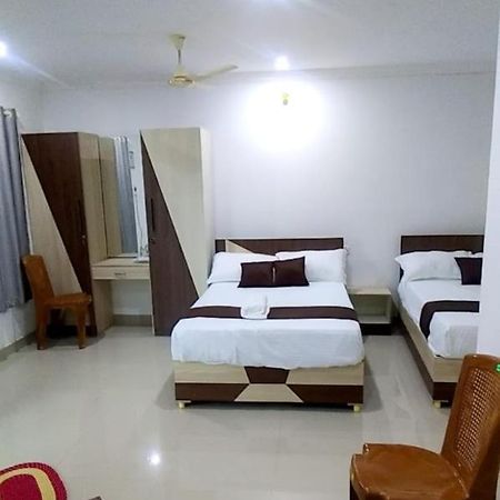 Tharavad Residency Hotell Iritti Exteriör bild