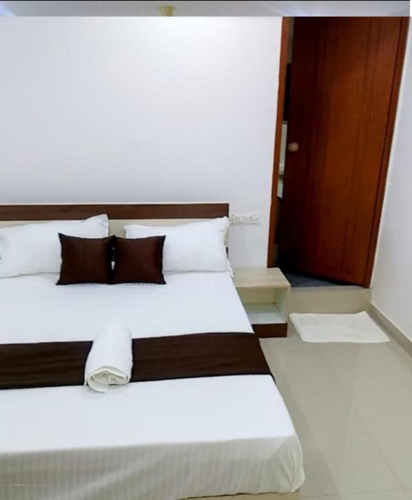 Tharavad Residency Hotell Iritti Exteriör bild