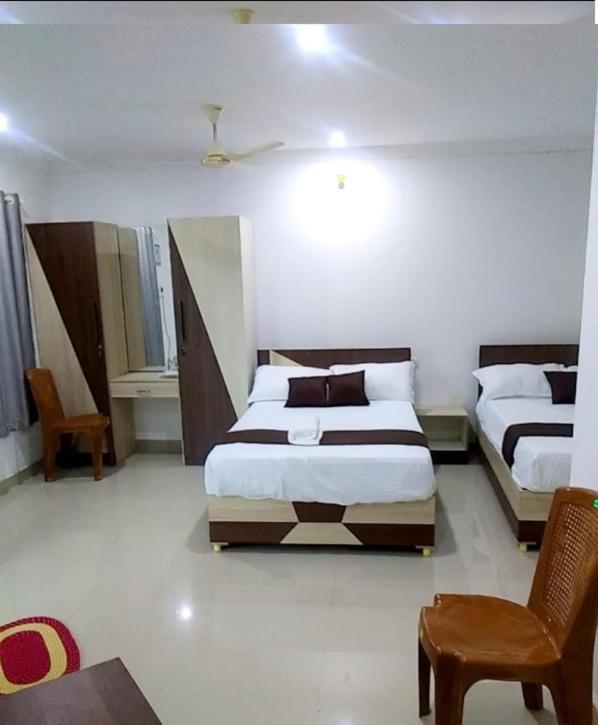 Tharavad Residency Hotell Iritti Exteriör bild