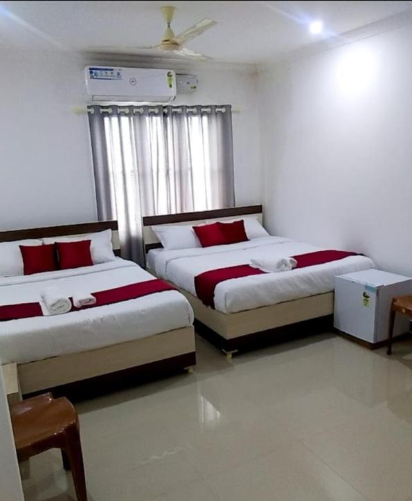 Tharavad Residency Hotell Iritti Exteriör bild